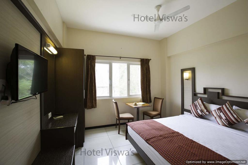 Hotel Viswas Tiruppur Buitenkant foto